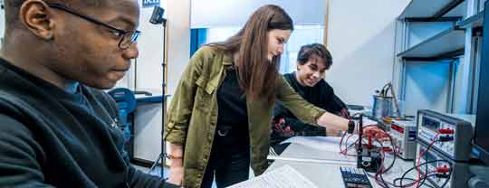 Students at a lab bench